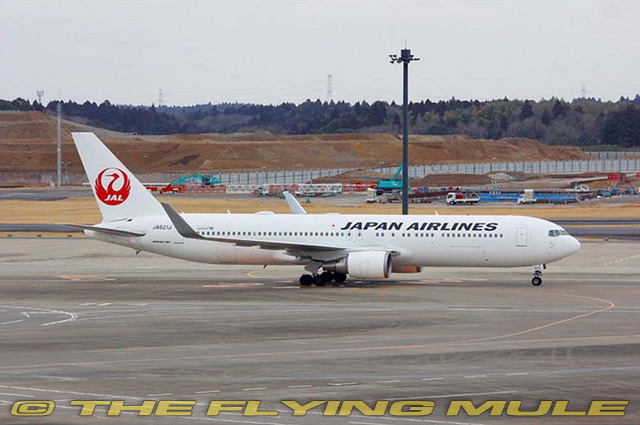 767-300ER 1:400 Diecast Model - Phoenix Models PH-PH4JAL2072 - $49.95