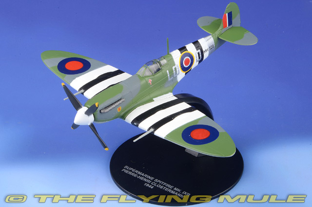 FORCES OF VALOR 85528 CORSAIR 85050 SPITFIRE MkIX  diecast model aircraft 1:72nd 
