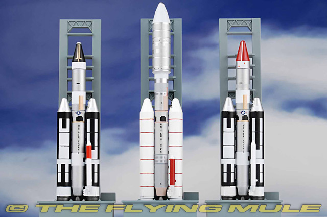Dragon Models 1/400 Titan IIIE Rocket w/Launch Tower NASA 