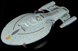Intrepid-class Starship Diecast Model, Starfleet, NCC-74656 USS Voyager, STAR TREK: