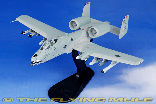 OPO 10 - 1/100 A-10C Thunderbolt II USA Flying Tigers 2014 Military Fighter  Aircraft (CP05A): : Toys
