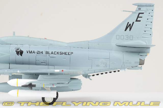 Hobby Master 1:72 A-4M Skyhawk USMC VMA-214 Black Sheep WE01 | eBay