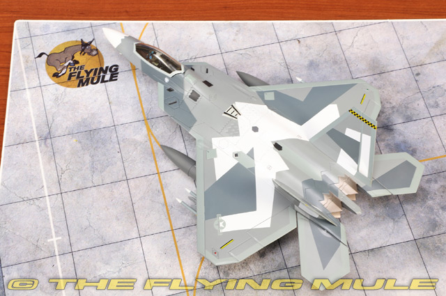 Hobby Master 1:72 F-22A Raptor USAF 57th WG, 64th AGRS Red 09