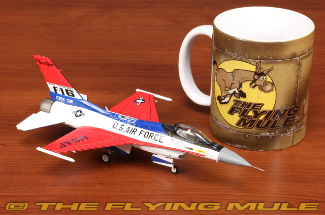 Hobby Master 1:72 F-16CM Fighting Falcon USAF Viper Demo Team #91
