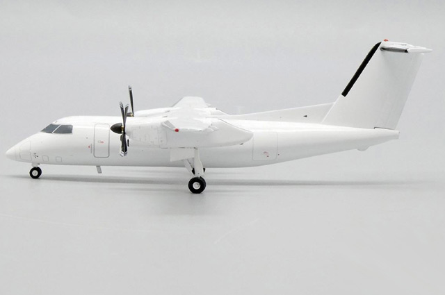 JC2WHT1038 JC Wings Dash 8-100 1/200 Model Blank Model