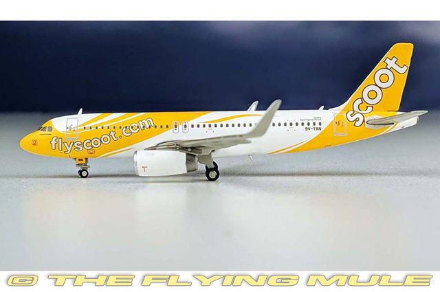1:400 JC Wings EW4320003 EasyJet A320 G-EZUH Bordeaux Free Tractor Stand 
