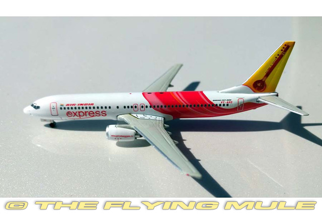 WTW-4-738-025 Model Plane Details about   Witty Wings 1:400 Lucky Air Boeing 737-800 B-5732 