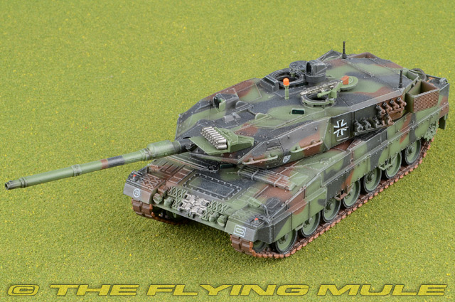 Yellow MagiDeal 1/72 Scale German Army Tank Leopard 2A6 Model Metal Diecast Military Vehicles with Display Base and Showcase as described