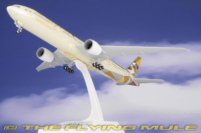 Skymarks 1:200 777-300ER Etihad Airways A6-ETA w/Landing