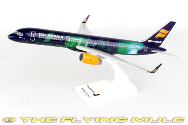 Daron Skymarks Modello Aereo Icelandair 757-200 Hekla Aurora - Scala 1/150 - SKR892 - Kit In Plastica Snap-Fit