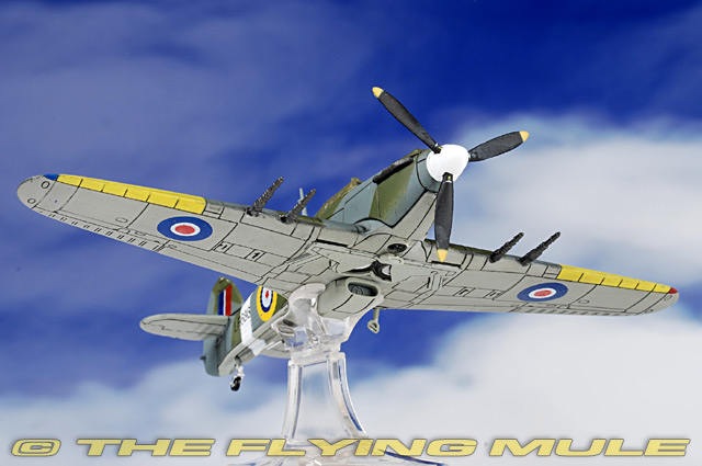 UniMax 1:72 Hurricane Mk II RAF No.41 OTU LF686 | eBay